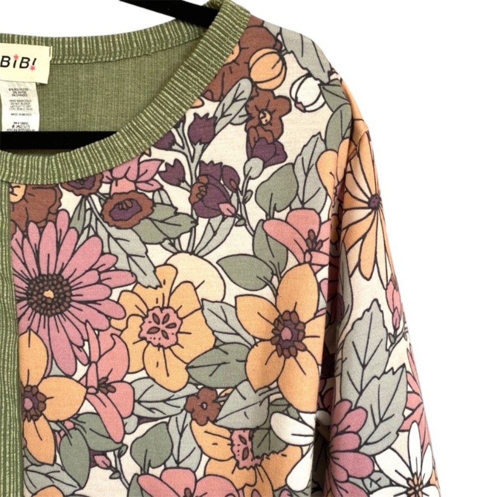 BiBi SAGE GREEN FLORAL RIBBED KNIT BLOCK PATTERN TOP SIZE
SMALL - Picture 8 of 8